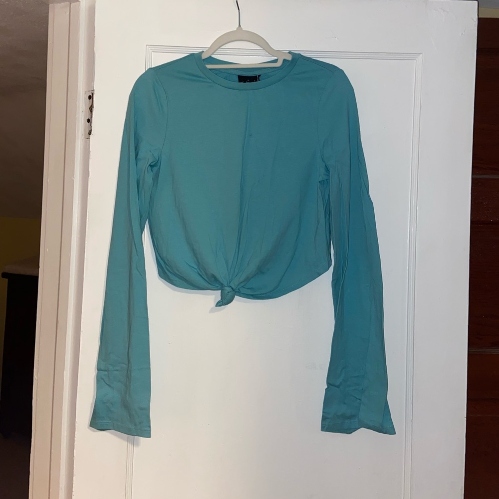 Urban Outfitters NWT cropped belle sleeve top